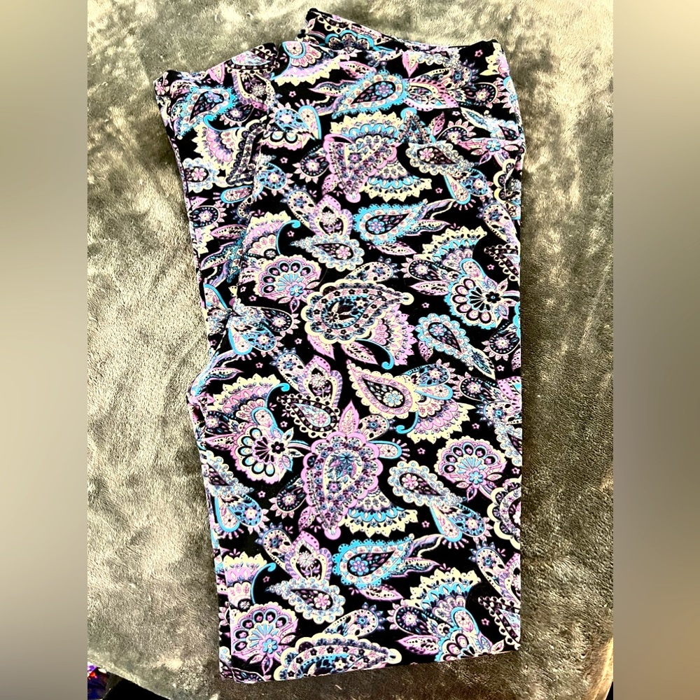 Brand new without tags, never worn. Lularoe leggings, tall and curvy.
